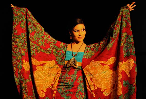 A Sri Lankan model presents a creation at the University of Moratuwa graduation fashion show in Colombo on March 18, 2014. Clothing accounts for over half of Sri Lanka's 7.5 billion USD export earnings.  AFP PHOTO / Ishara S. KODIKARA