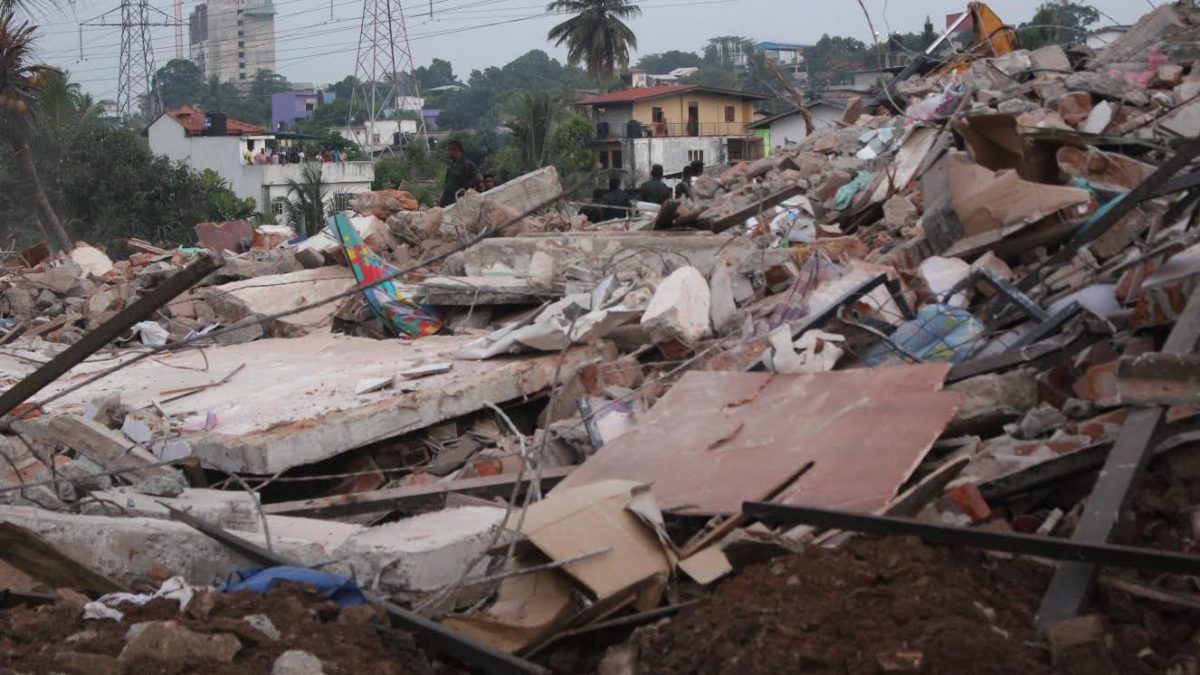 මී තොටමුල්ල කුණු කන්දට යටව අවසන් ගමන් ගිය හය දෙනෙකුගේ අවසන් කටුයුතු අද(16)