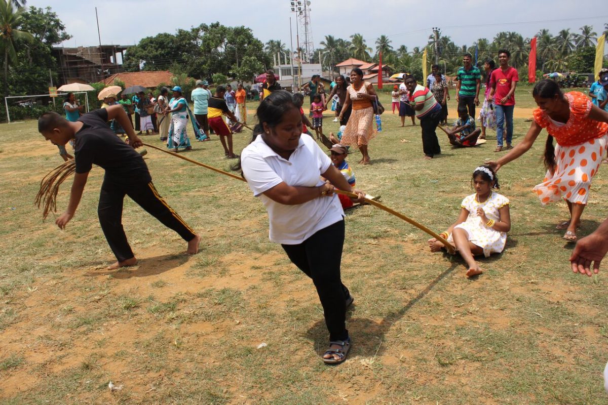 සූර්යයා ටත් වඩා ආලෝකමත් වූ අපූර්වතමයන්ගේ සිනා සැණකෙළිය