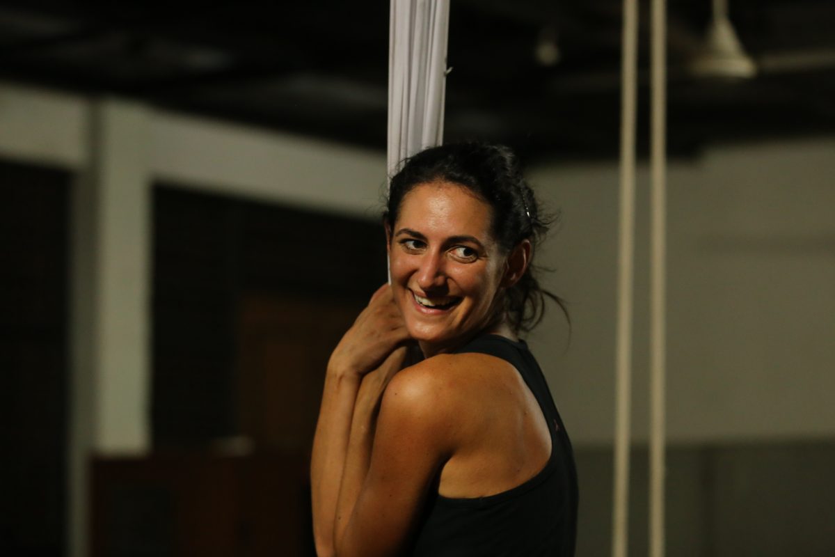 ලොව අවසන් ගැහැණිය පදවන ආදරයේ ඔංචිල්ලා