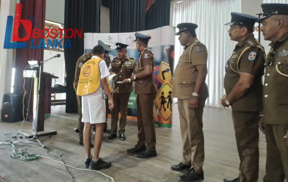 මාර්ග ආරක්ෂාව සම්බන්ධයෙන් පාසල් දරු දැරියන් දැනුවත් කිරීම මෙන්ම රථ වාහන සංදර්ශනය සහ දේශනයක් මොරටුව බෞද්ධ මන්දිරයේදී (22 වැනිදා) පැවැත්විණි .