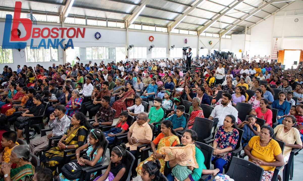 මඩකලපුවේ සියෝන් දෙව්මැදුරේ ජනතාව( 21 වැනිදා ) දේවමෙහෙය සඳහා සහභාගි වු අයුරු .