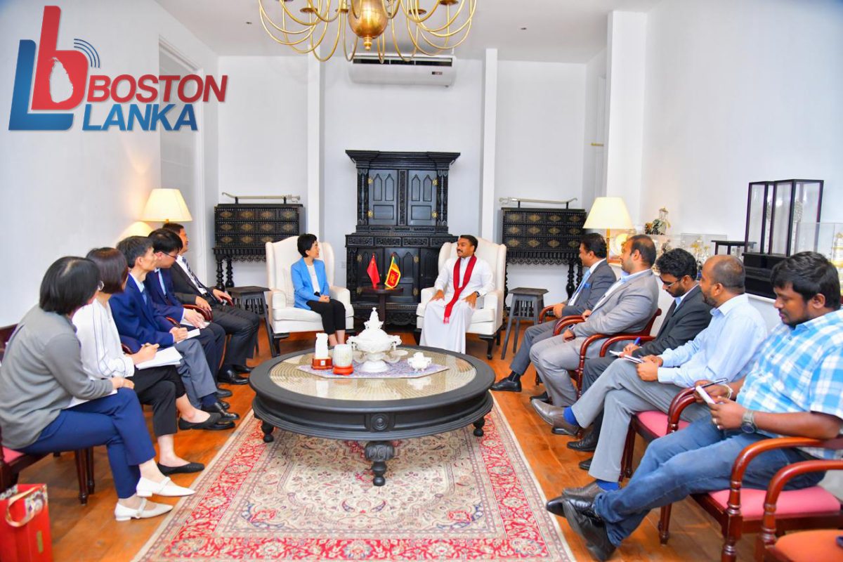 චීන කොමියුනිස්ට් පක්ෂයේ නියෝජිතයින් වෙනමම නාමල් හමුවෙයි.