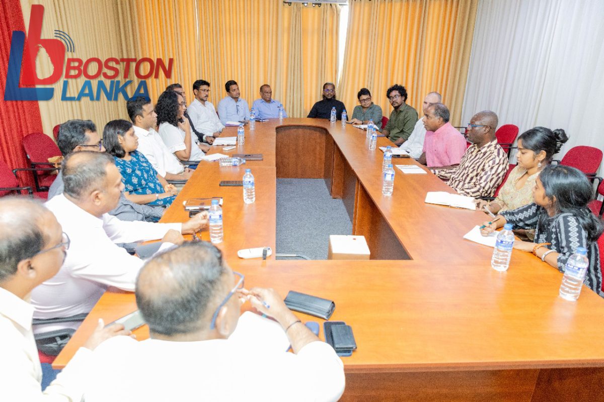 ආර්ථික විශේෂඥයින් පිරිසක් සහ ජාතික ජන බලවේගය අතර හමුවක්