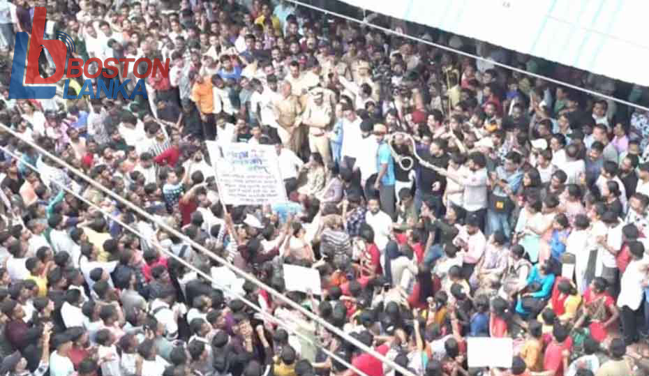 india-protest-girls