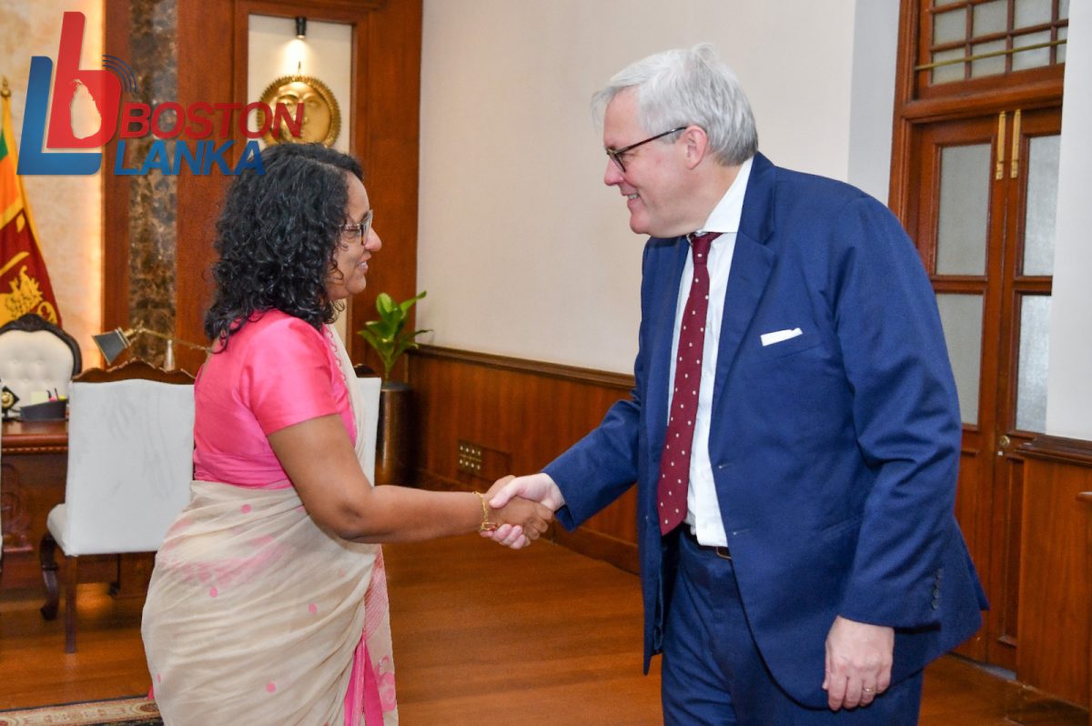 බ්‍රිතාන්‍ය මහ කොමසාරිස් ඇන්ඩෲ පැට්රික් අග්‍රාමාත්‍ය හරිනි අමරසූරිය හමුවෙයි