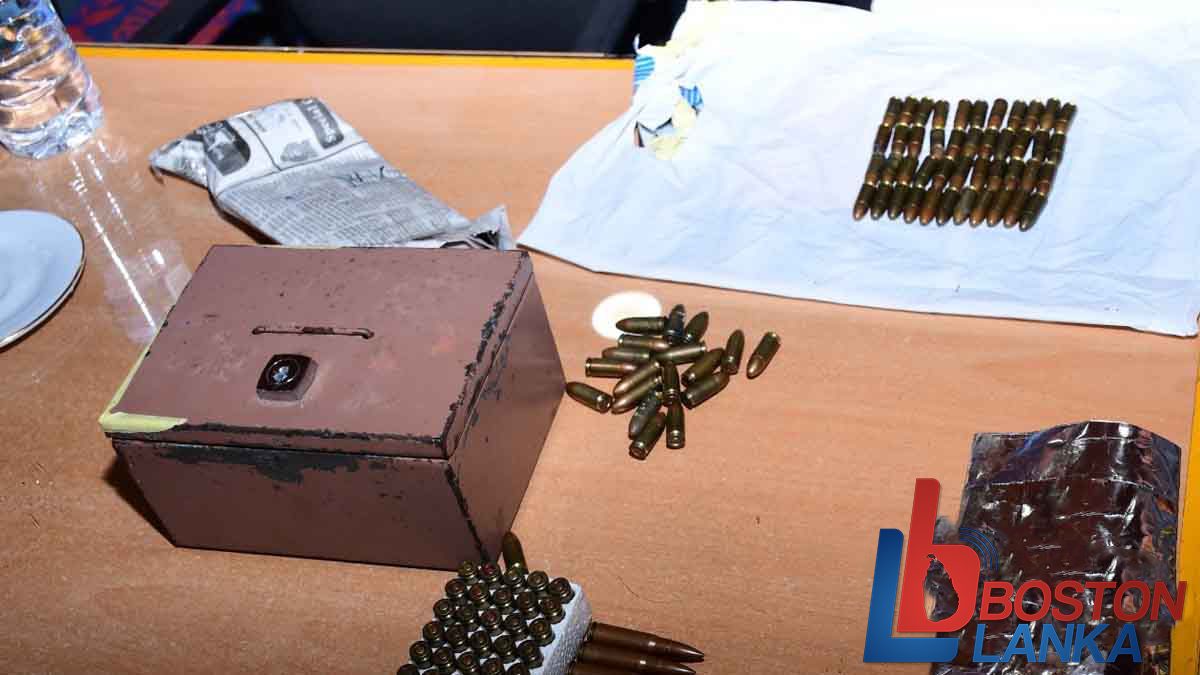 බස් රථයක ගමන්මලු රඳවනය තුළ තිබී ජීව උණ්​ඩ තොගයක් හමුවෙයි