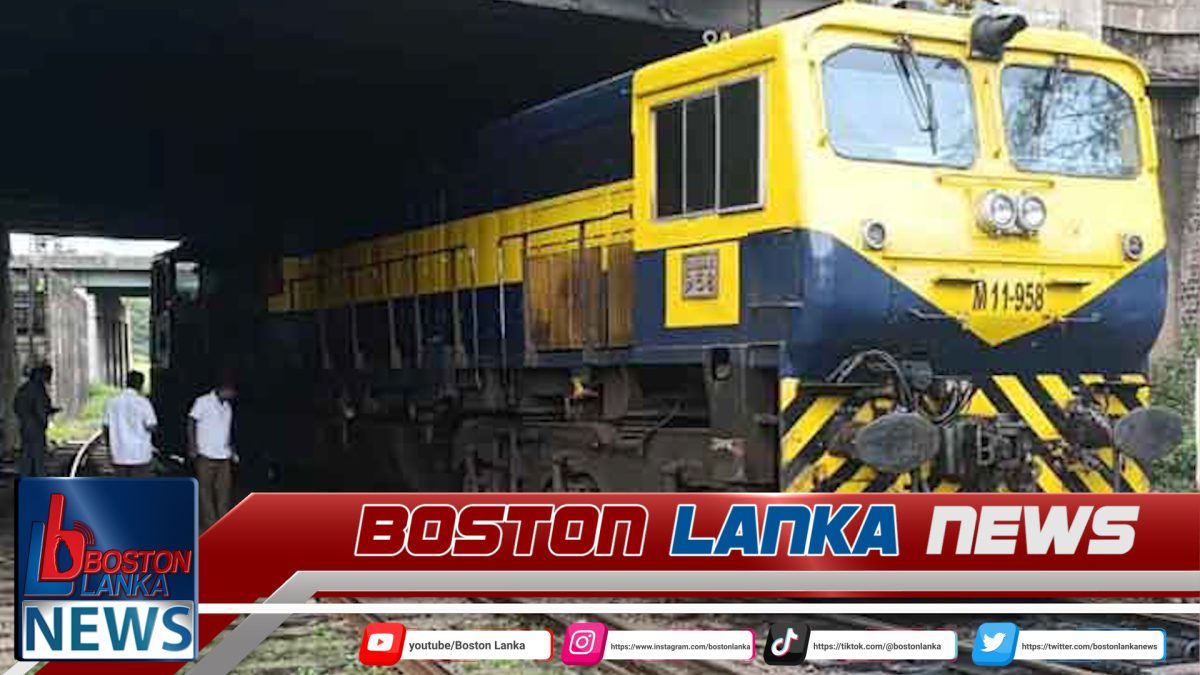 හික්කඩුව බලා ධාවනය වන සීඝ්‍රගාමී දුම්රියේ එන්ජිම පීලි පනී……